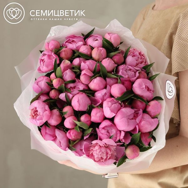 Букет из 51 ярко-розового пиона Standart Plus