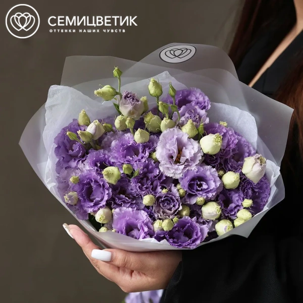 Букет из 11 сиреневых махровых лизиантусов в прозрачной упаковке