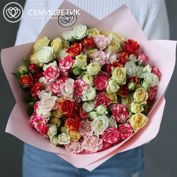 Букет из 25 кустовых роз 40 см микс (Кения) в розовой пленке
