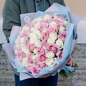 Букет из 101 белой и розовой розы 40 см (Россия)