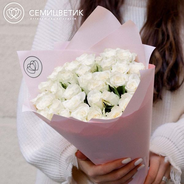 Букет из 35 белых роз 40 см (Кения) в розовой пленке