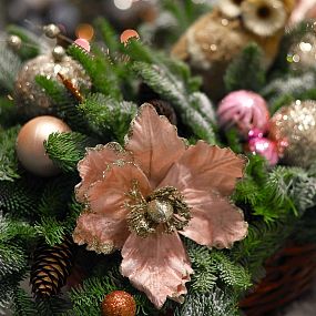 Большая новогодняя композиция из нобилиса с совой