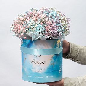 Букет в голубой шляпной коробке Amour Mini из 9 гипсофил микс