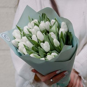 Букет из 35 белых тюльпанов 40 см
