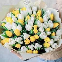 Букет из 75 желтых и белых тюльпанов