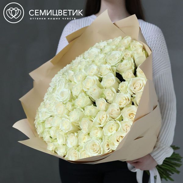 Букет из 101 белой розы Athena 70 см (Кения) в кремовой упаковке
