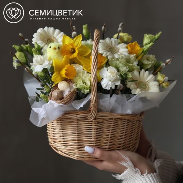 Пасхальная композиция с цыпленком