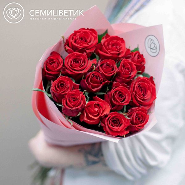 Букет из 15 красных роз 70 см (Россия) в розовой пленке