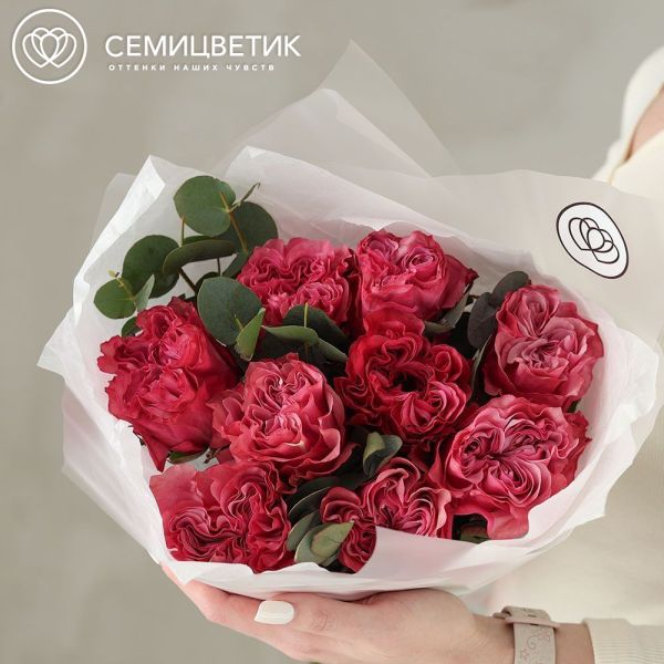 Букет из 9 пионовидных малиновых роз Country Blues (Эквадор) 50 см с эвкалиптом
