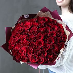 Букет из 51 красной розы Ever Red 60 см (Кения)