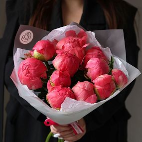 Букет из 11 коралловых пионов Coral Sunset Premium