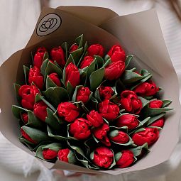 Букет из 35 красных тюльпанов