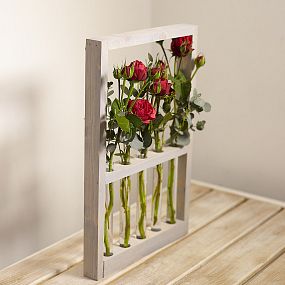 Деревянная рамка с красной пионовидной розой Red Piano и эвкалиптом