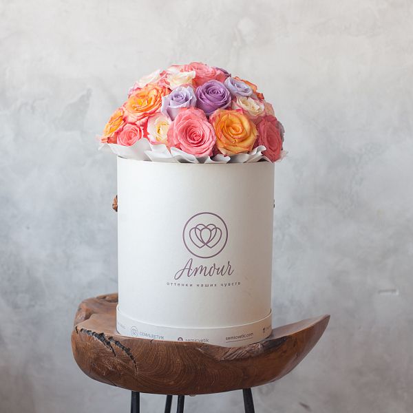 33 розы микс (Эквадор) в белой коробке Amour ZL