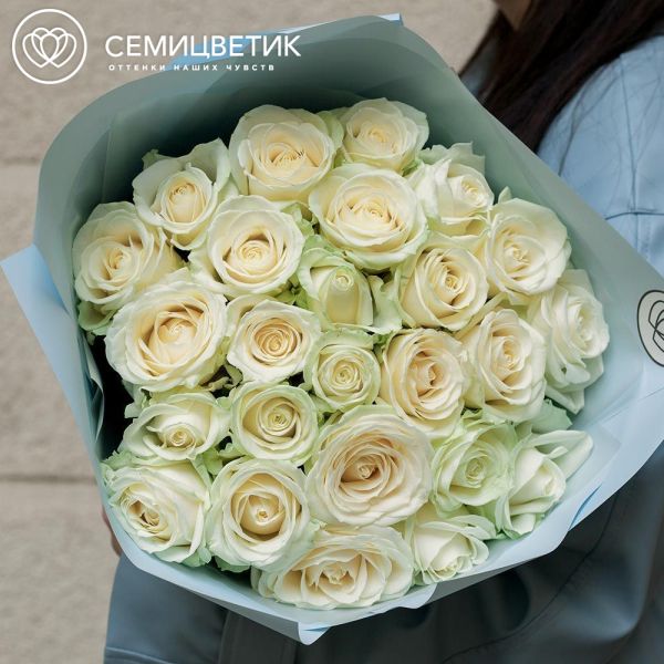 Букет из 25 белых роз 70 см (Россия)
