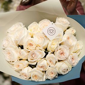 Букет из 25 белых пионовидных роз White O'Hara 40 см