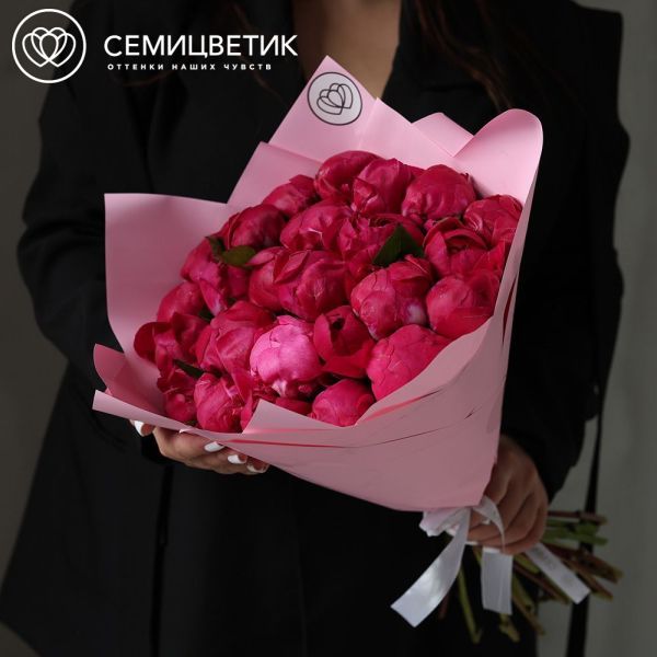 Букет из 25 ярко-розовых пионов Red Sarah Bernhardt Premium