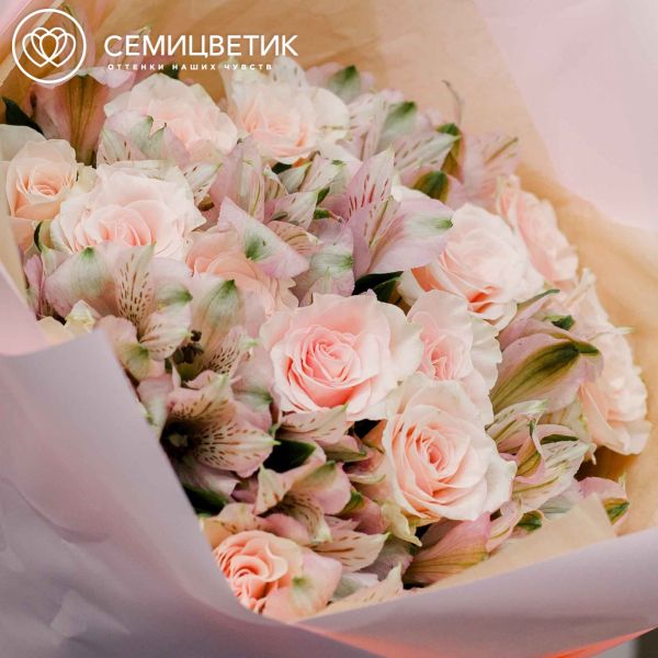 Букет из 15 розовых роз (Кения) 40 см и 7 альстромерий в розовых тонах в розовой пленке