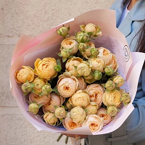 Букет из 9 кремовых кустовых пионовидных роз 70 см (Россия)