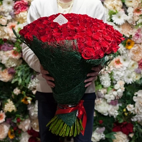 Букет из 151 красной розы Freedom 60 см (Эквадор) в упаковке