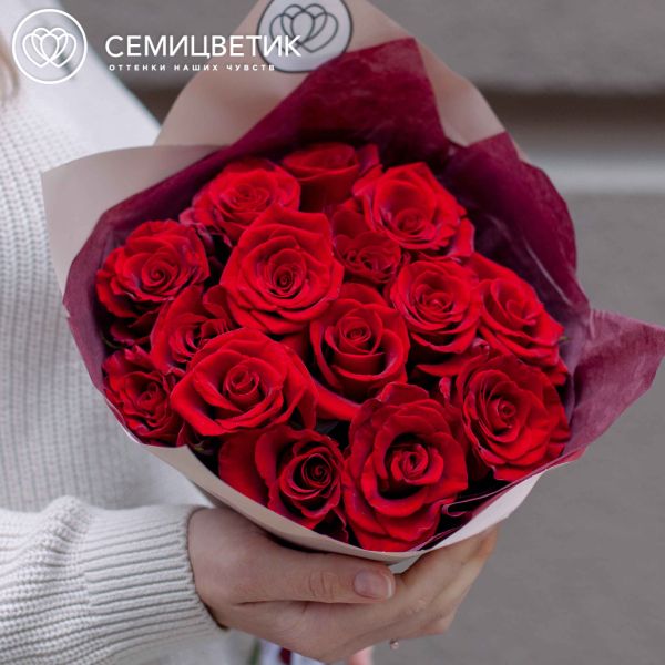 Букет из 15 красных с темной каймой роз Магия 35-40 см (Россия)