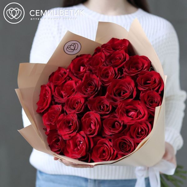 Букет из 25 красных роз Ever Red 70 см (Кения) в кремовой упаковке