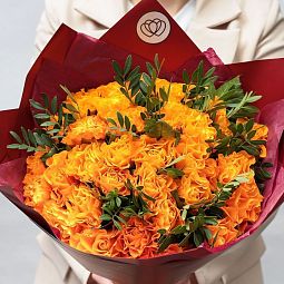 Букет из 35 оранжевых роз 35-40 см (Россия) с фисташкой