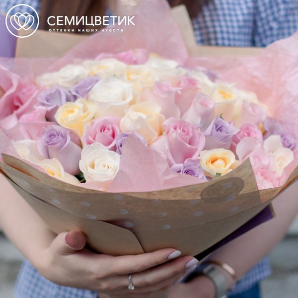 Букет из 51 розы 50 см нежный микс (Эквадор)