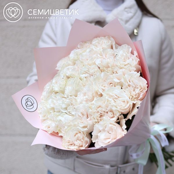 Букет из 25 нежно-розовых пионовидных роз Cotton-Expression (Эквадор) 50 см в розовой упаковке