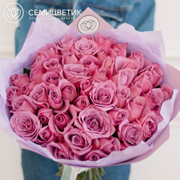 Букет из 51 сиреневой розы 40 см (Кения) в розовой пленке