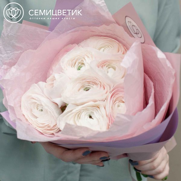 Букет из 9 нежно-розовых ранункулюсов