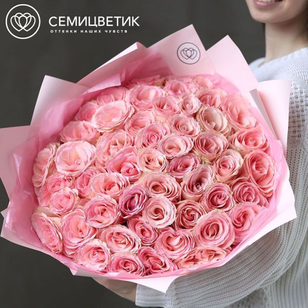 Букет из 51 нежно-розовой розы Esperance 60 см (Кения) в розовой упаковке