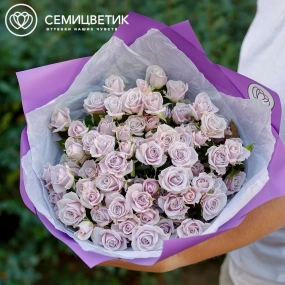 Букет из 19 кустовых сиреневых роз 40 см (Кения) в сиреневой пленке