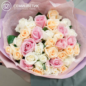 Букет из 35 роз 40 см нежный микс (Россия) в сиреневой пленке