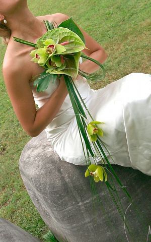 Свадебный букет из антуриумов и орхидей