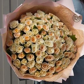 Букет из 101 белой и кремовой розы 40 см (Кения)