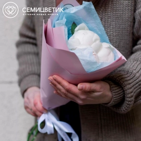 Букет из 3 белых пионов Premium в розовой пленке