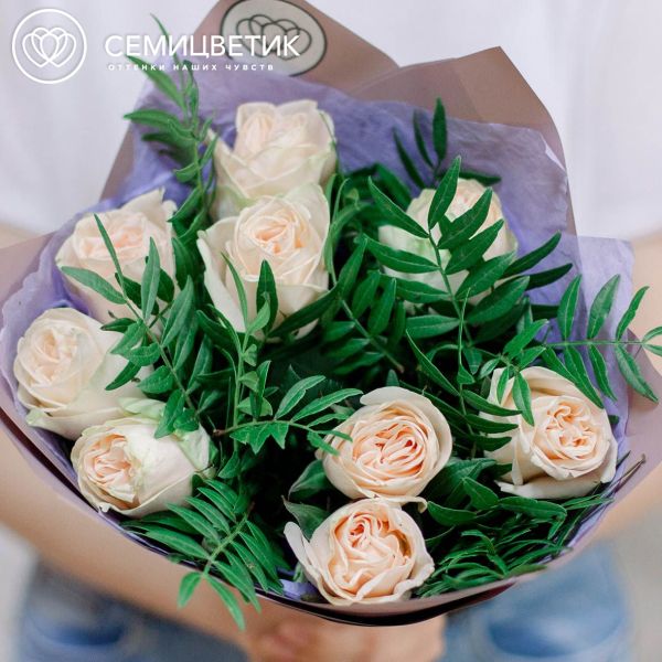 Букет из 9 кремовых пионовидных роз Wedding Rose 40 см c фисташкой