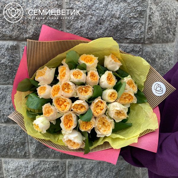 Букет из 25 кремовых пионовидных роз Peach Vuvuzela 40 см