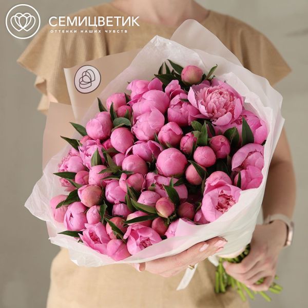 Букет из 51 ярко-розового пиона Standart Plus