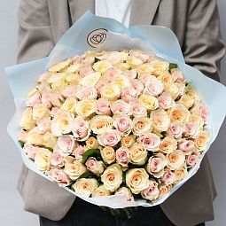 Букет из 101 кремовой и нежно-розовой розы 30 см (Кения) 