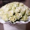 Букет в белой шляпной коробке Amour Mini из 35 белых роз (Кения) Standart