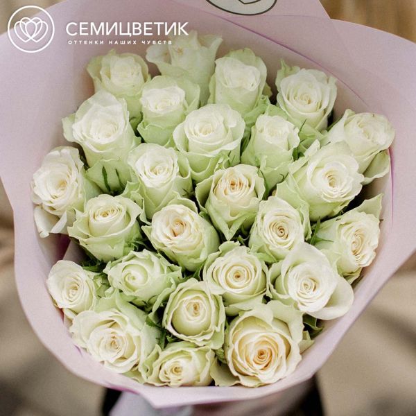 Букет из 25 белых роз 40 см (Кения) в розовой пленке