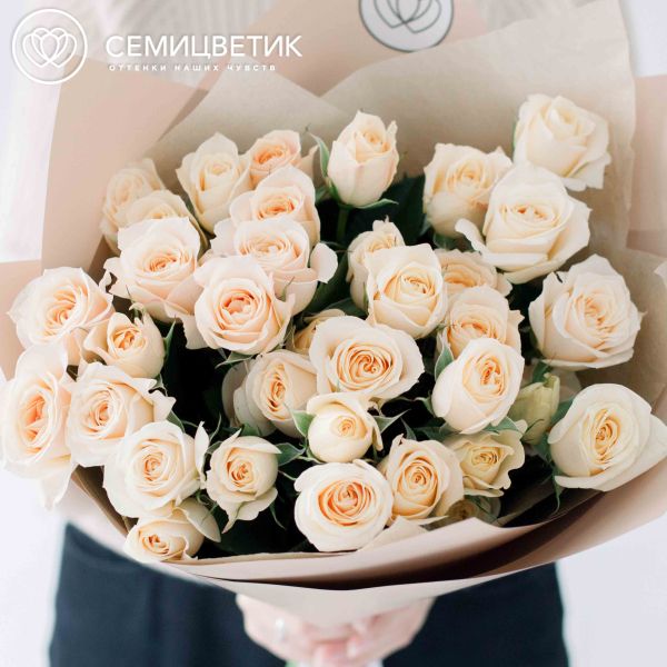 Букет из 11 кремовых кустовых роз 40 см (Эквадор)