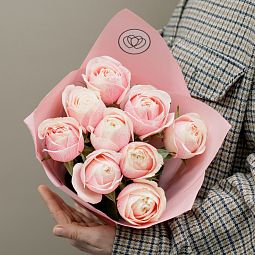 Букет из 9 нежно-розовых пионовидных роз Swan Grace 40 см в розовой пленке