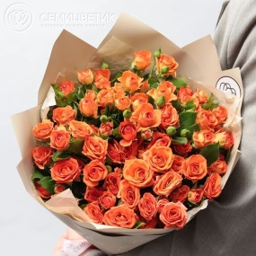 Букет из 15 оранжевых кустовых роз 40 см (Кения) в упаковке