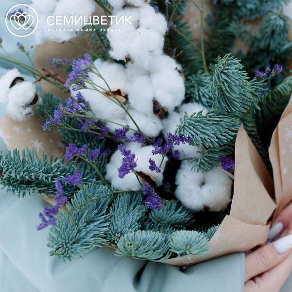 Букет из ели и хлопка с лимониумом