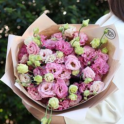 Букет цветов для жены  из 25 розовых лизиантусов
