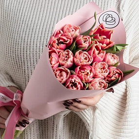 Букет из 15 розовых и нежно-розовых пионовидных тюльпанов