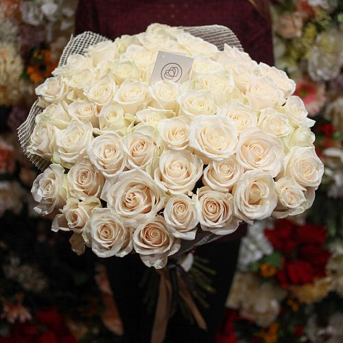 Белые розы Vendela 60 см (Эквадор)